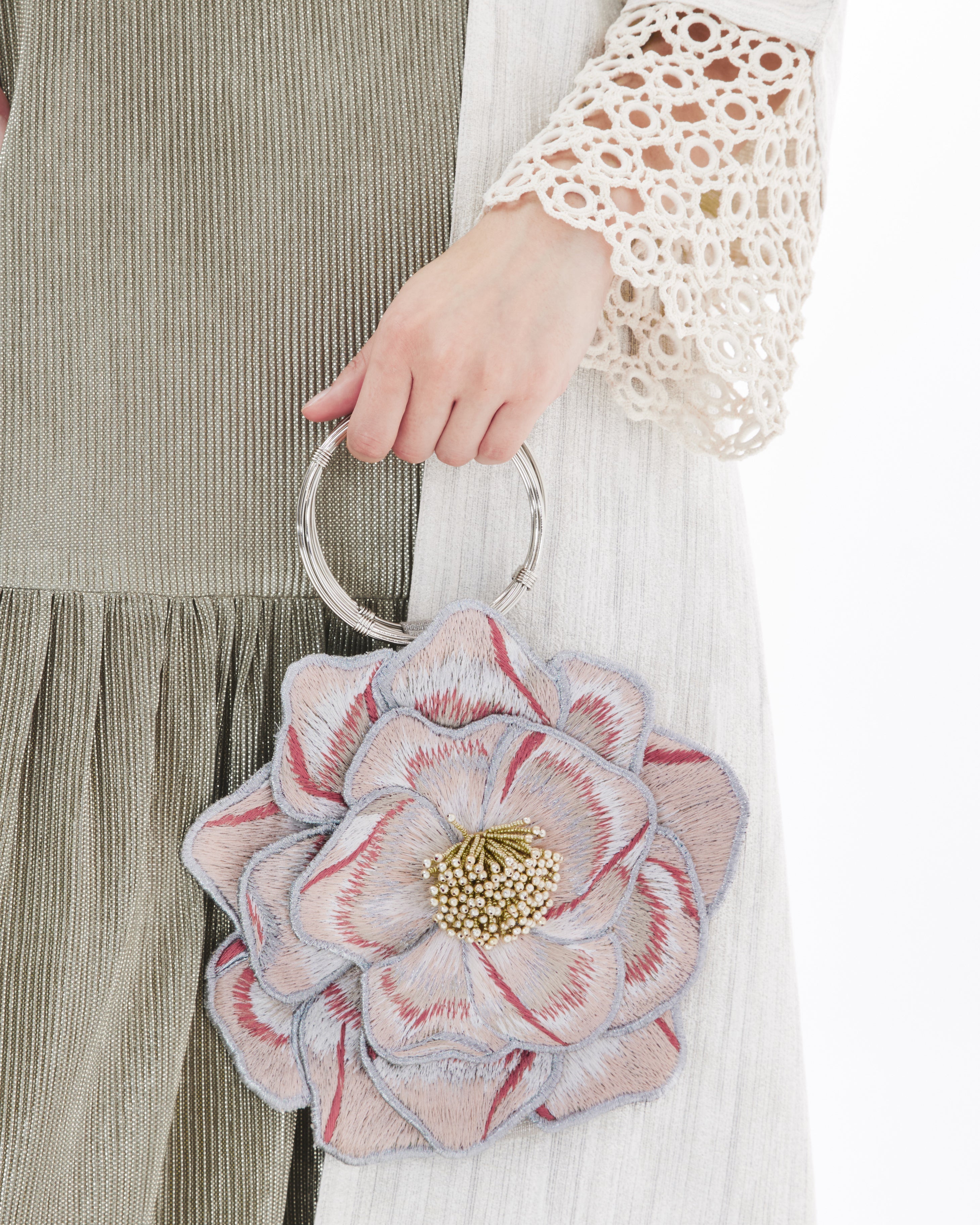 "ورد" من Sarah’s Bag.. مجموعة رمضان 2025 تزهر بالفخامة والحرفية