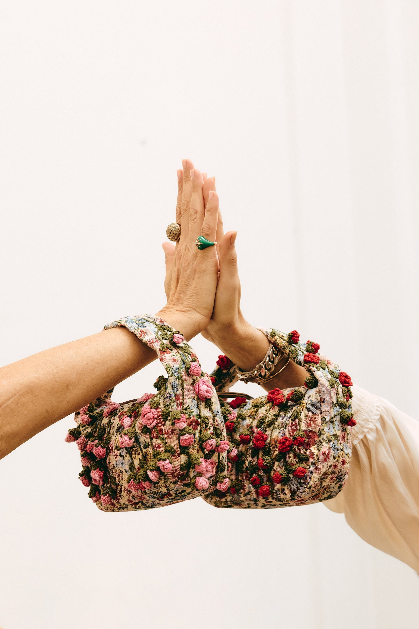 Sarah’s Bag تحتفل بيوبيلها الفضي بإطلاق مجموعة Modern Heirlooms