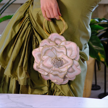GRAND MAGNOLIA GOLD FLAPPER WRISLET