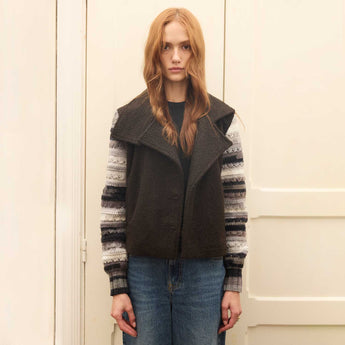 MIST WOOL SLEEVES ON BLACK BOUCLE YAS JACKET