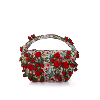 RED ROSES ON LE PETIT