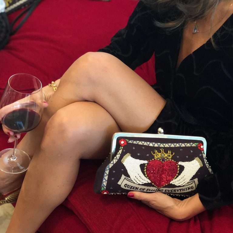 QUEEN BLACK CLASSIC BAG